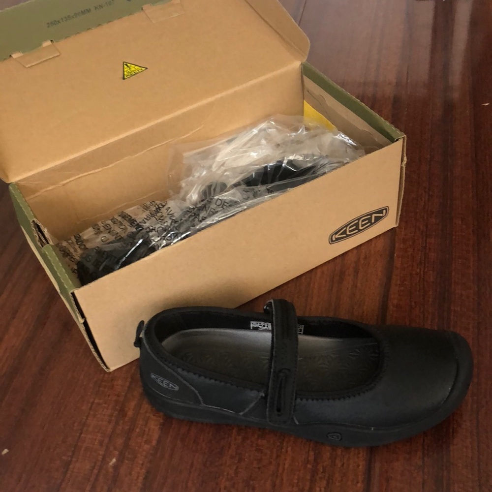 Brand new in box- girls Keens